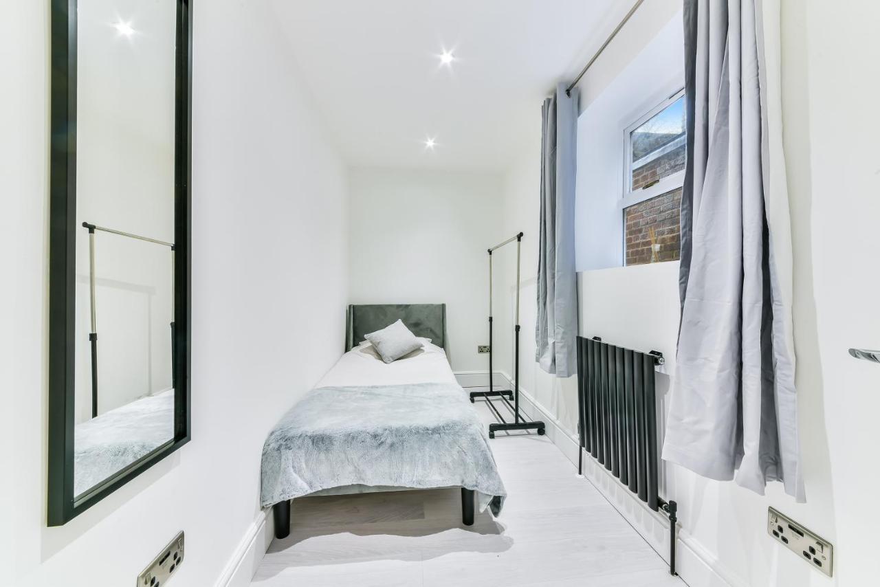 Amazing 2 Bed Apartment Clapham North Londra Dış mekan fotoğraf