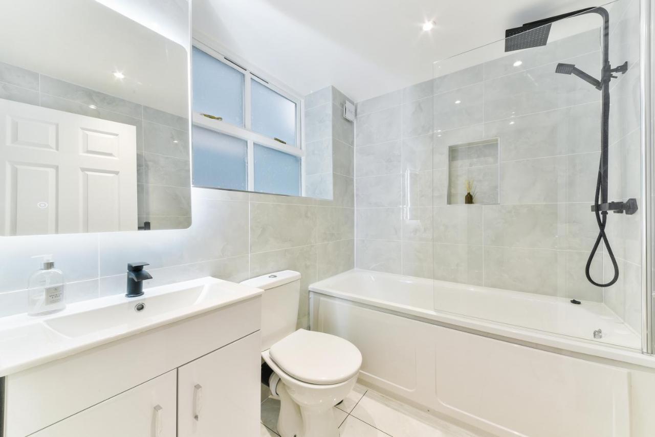 Amazing 2 Bed Apartment Clapham North Londra Dış mekan fotoğraf