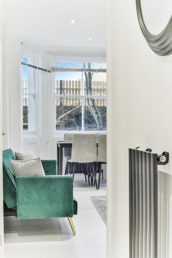 Amazing 2 Bed Apartment Clapham North Londra Dış mekan fotoğraf